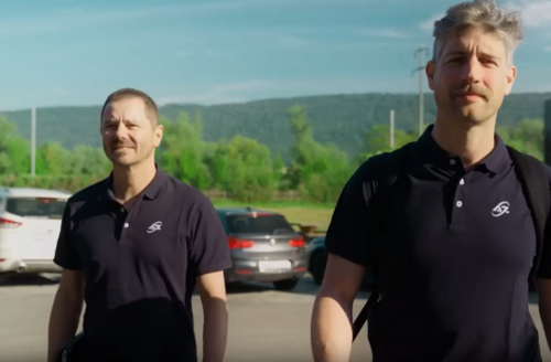 Deux membres de l'équipe AZ Informatique